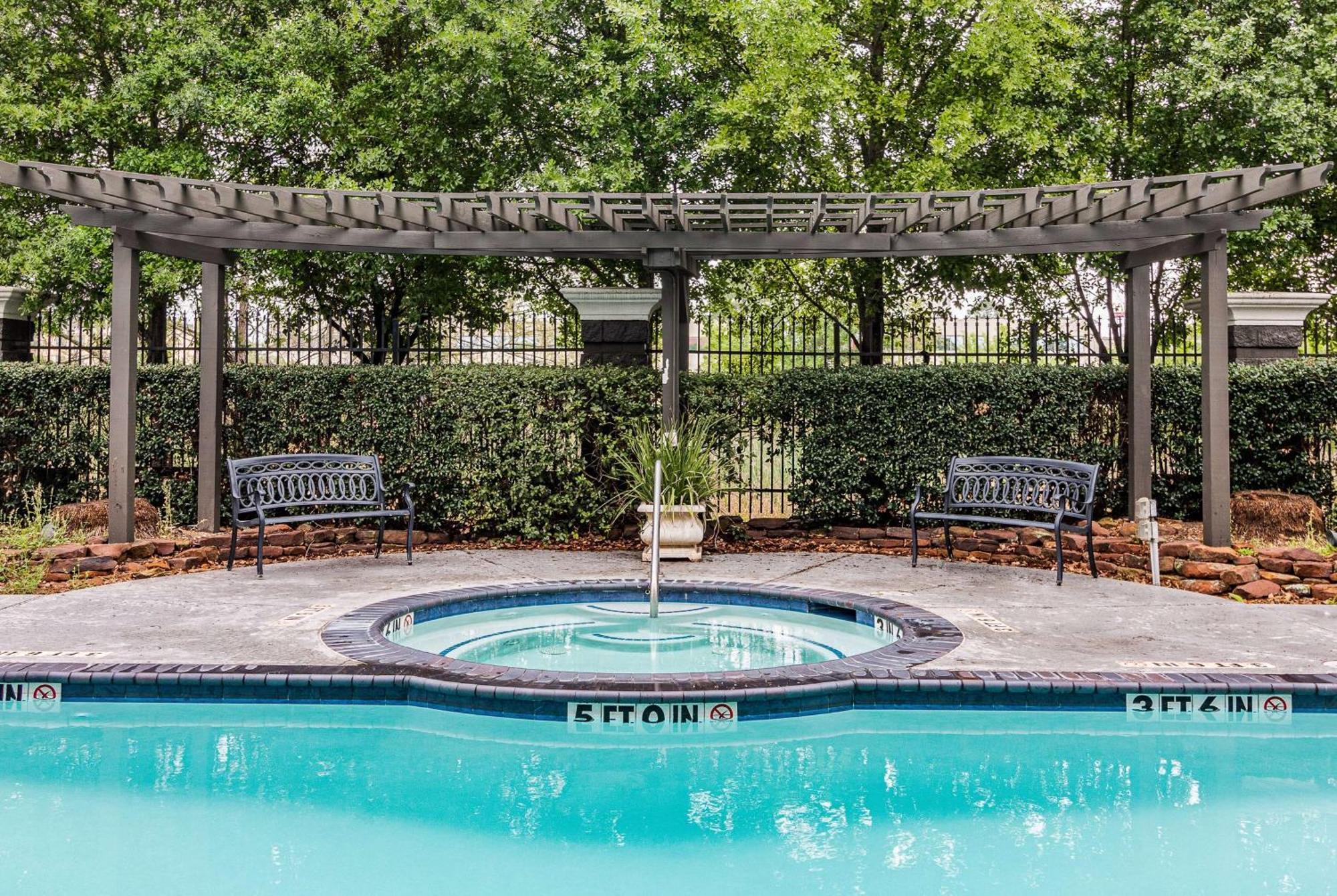 La Quinta By Wyndham Tomball Hotel Exterior photo