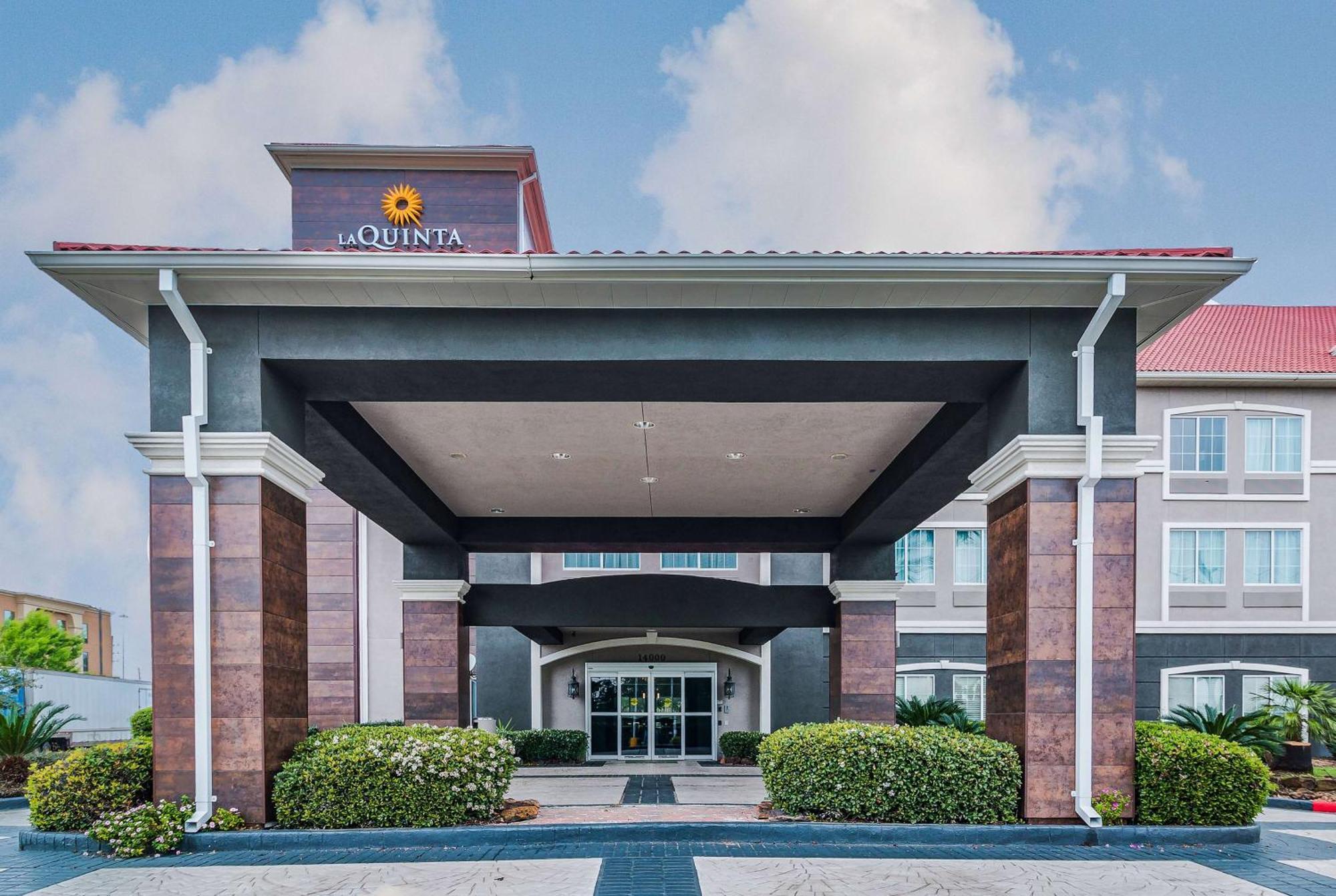 La Quinta By Wyndham Tomball Hotel Exterior photo