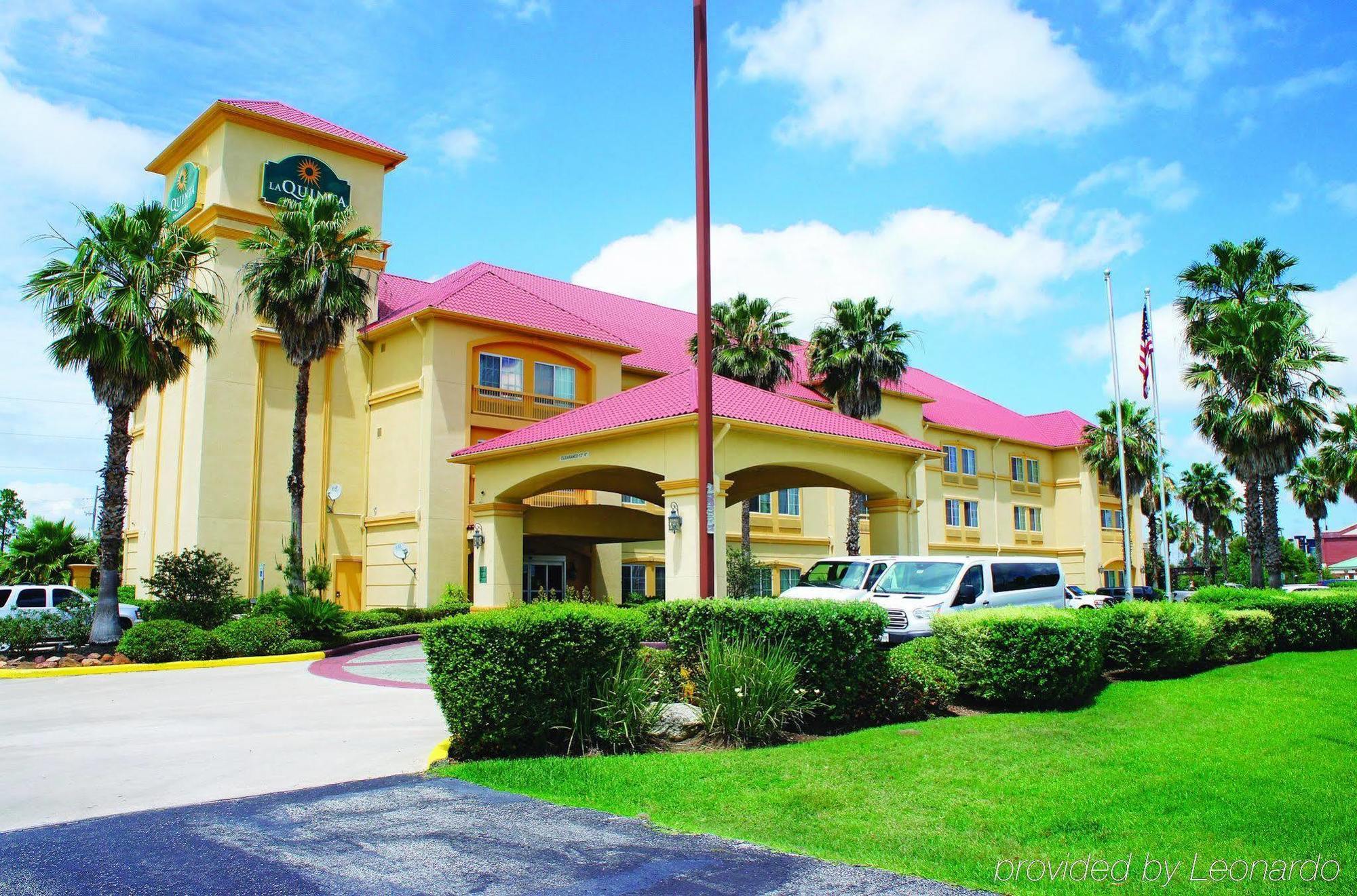 La Quinta By Wyndham Tomball Hotel Exterior photo